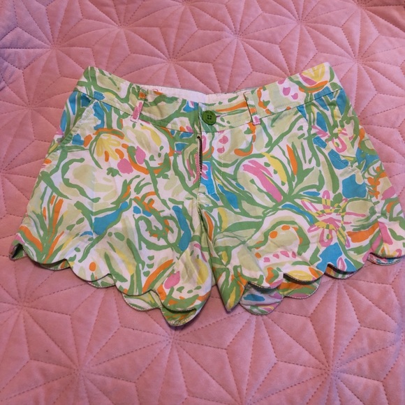 Lily Pulitzer Buttercup shorts - Picture 1 of 3